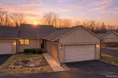 35631 Heritage Ln, Farmington Hills, MI, 48335-3139 | Card Image