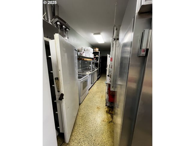 99 3 Rd St, House other with 1 bedrooms, 2 bathrooms and null parking in Maupin OR | Image 23