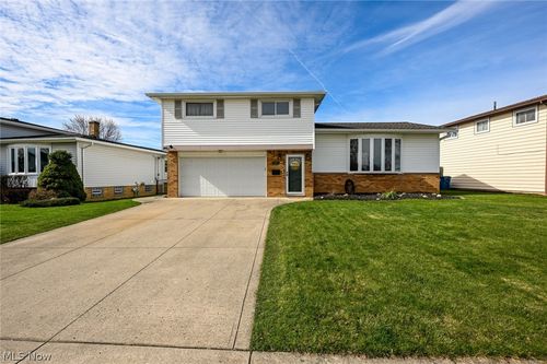 6878 Lantern Lane, Parma Heights, OH, 44130 | Card Image