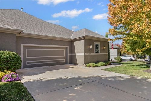 24547 W 110th St, Olathe, KS, 66061-8480 | Card Image