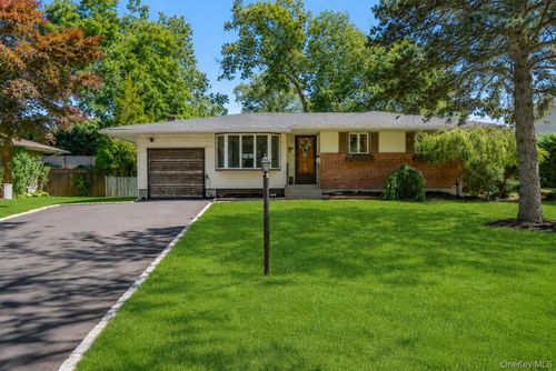 39 Tanglewood Dr, Smithtown, NY, 11787-4953 | Card Image