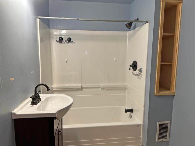 6 Brown St, House other with 3 bedrooms, 1 bathrooms and null parking in Bellows Falls VT | Image 18