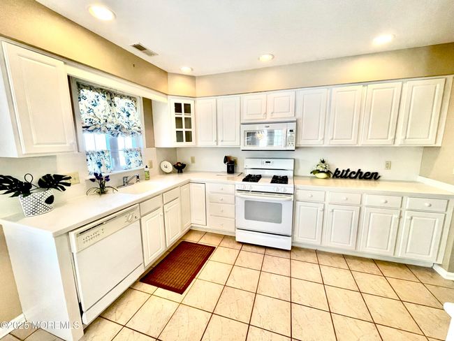 PLENTY OF ROOM FOR HELPERS IN THE KITCHEN | Image 10