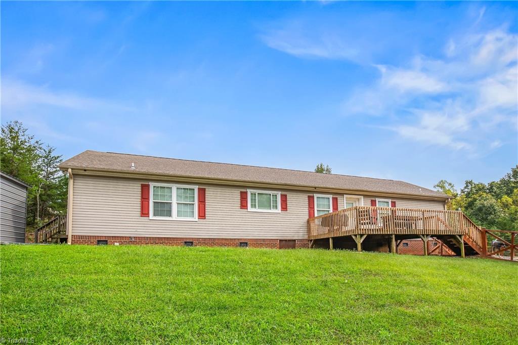 Doris Rd, Walnut Cove, NC 27052