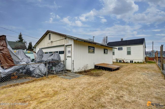 Garage | Image 30