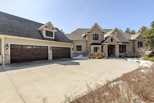 4179 Lily Rd, West Bend, WI, 53095-8737 | Card Image