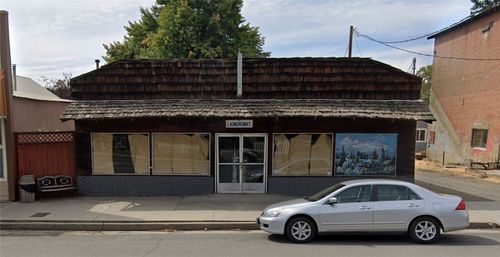 11807 Main St, Fort Jones, CA, 96032-9687 | Card Image