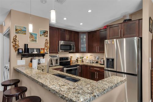 apt-702-3074 S Oakland Forest Dr, Oakland Park, FL, 33309-5635 | Card Image