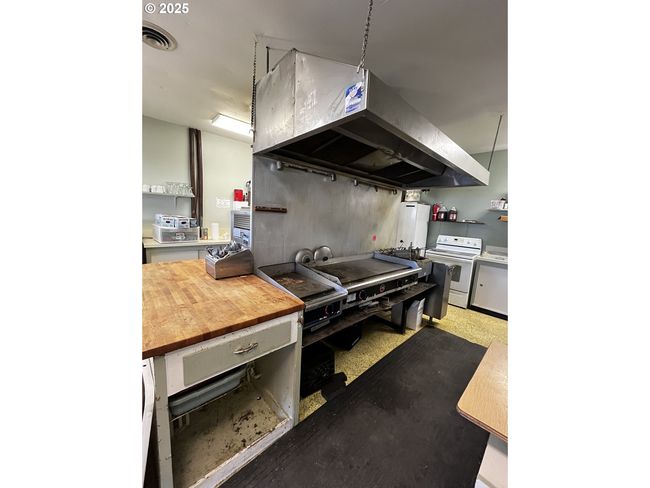 99 3 Rd St, House other with 1 bedrooms, 2 bathrooms and null parking in Maupin OR | Image 19