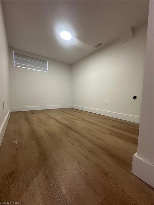 32-LOWER Munroe St, Kitchener, ON, N2C | Card Image