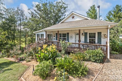 11 Dusty Ln, Leicester, NC, 28748-6201 | Card Image