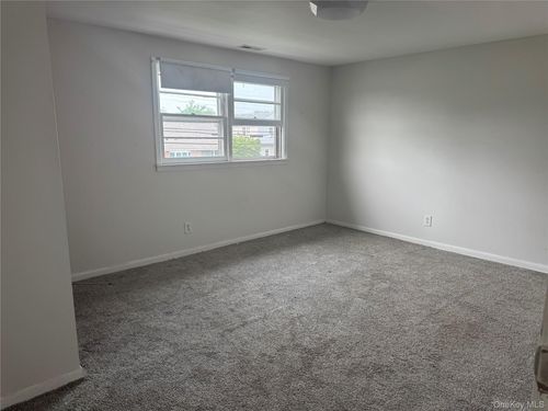 124 Parkdale Dr, North Babylon, NY, 11703-3415 | Card Image