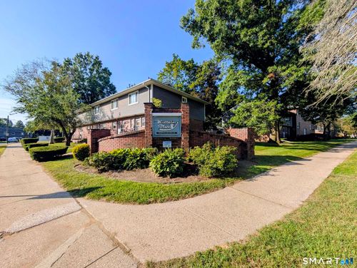 3-2 Camelot Dr, Bloomfield, CT, 06002-2747 | Card Image
