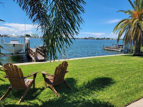 7092 S Shore Dr S, SOUTH PASADENA, FL, 33707-4605 | Card Image