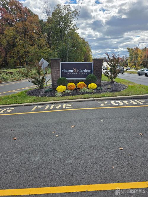 206 Sharon Garden Ct, Woodbridge, NJ, 07095-4302 | Card Image