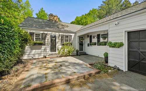 194 W Neck Rd, Huntington, NY, 11743-2439 | Card Image