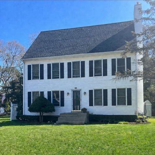 533 Montauk Hwy, Southampton, NY, 11968-4112 | Card Image