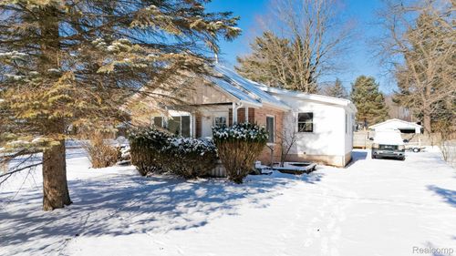 703 E Columbia St, Mason, MI, 48854-1305 | Card Image