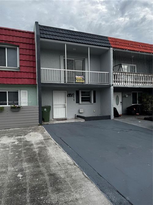 811-811 W 79th Pl, Hialeah, FL, 33014-3541 | Card Image