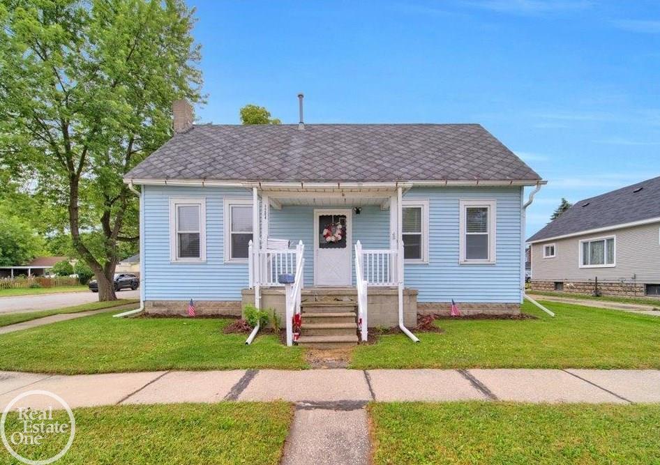Oak St, Port Huron, MI 48060