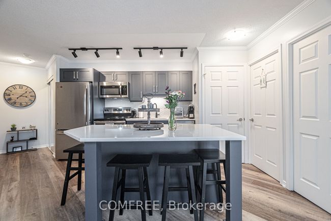 110 - 340 Watson St W, Condo with 1 bedrooms, 1 bathrooms and null parking in Whitby ON | Image 5