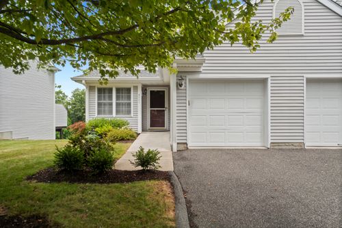 4001-4001 Heartwood Ln, Danbury, CT, 06811-2622 | Card Image