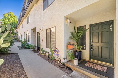 2264 Rose Ave, Signal Hill, CA, 90755-3721 | Card Image