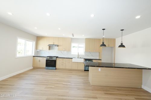 10345 Blucher Ave, Granada Hills, CA, 91344-7208 | Card Image