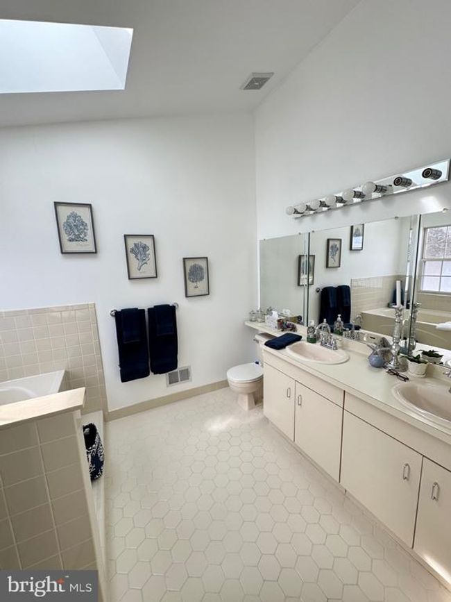 59 Sapphire Ln, Townhouse with 3 bedrooms, 3 bathrooms and null parking in Franklin Park NJ | Image 14