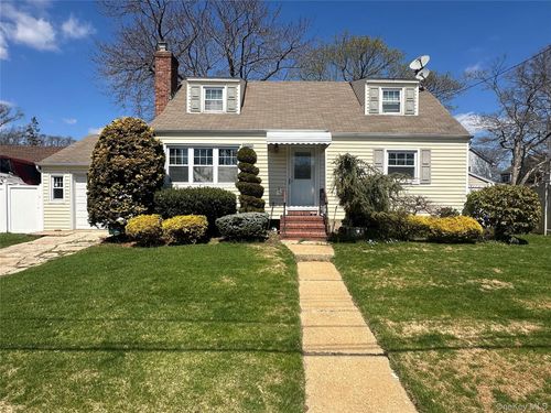 8 Garden Pl, Hempstead, NY, 11550-1128 | Card Image