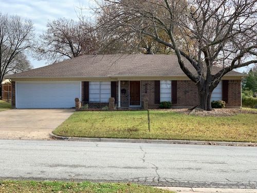 3917 Van Deman Dr, Benbrook, TX, 76116-1313 | Card Image