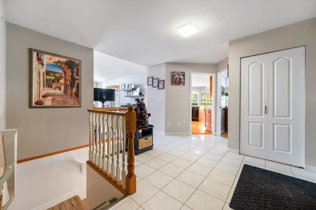 12753 261 St, House other with 5 bedrooms, 3 bathrooms and 10 parking in Maple Ridge BC | Image 7