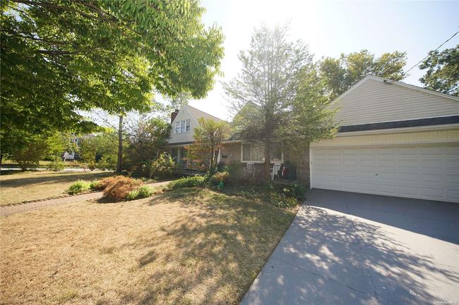 20 Birch Rd, House other with 5 bedrooms, 3 bathrooms and null parking in Malverne NY | Image 25