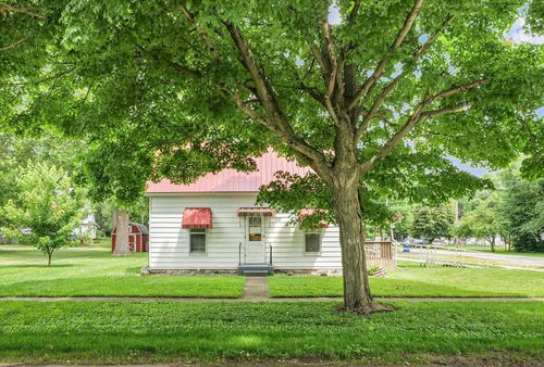 112 4th St, Ivesdale, IL, 61851-9789 | Card Image