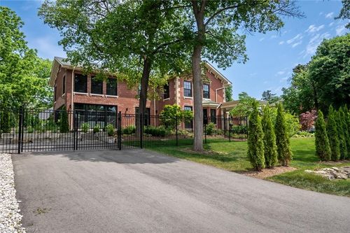 57 Victoria St, Milton, ON, L9T1S6 | Card Image