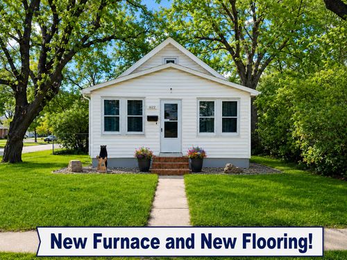 1622 11th Ave S, Fargo, ND, 58103-3049 | Card Image