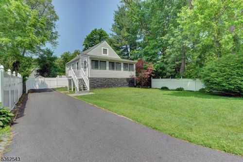 21 Bartholdi Ave, Haskell, NJ, 07420-1429 | Card Image