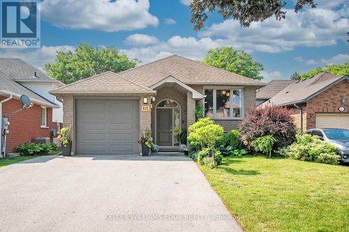 105 Glenhollow Drive, Hamilton (Stoney Creek Mountain), ON, L8J3R4 | Card Image