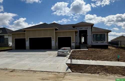 5701 N 197th St, Elkhorn, NE, 68022-6586 | Card Image