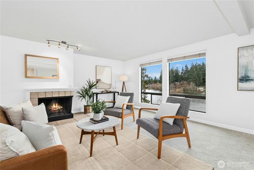 a401-19524 Echo Lake Pl N, Shoreline, WA, 98133-3673 | Card Image