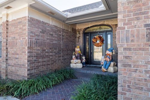 206 Bowling Dr, Pauls Valley, OK, 73075-5203 | Card Image