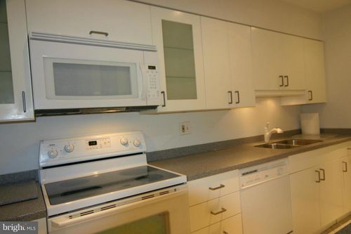 621-8358 Dunham Ct, SPRINGFIELD, VA, 22152-1121 | Card Image