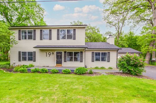 19 Eastwood Ave, Port Barrington, IL, 60010-1047 | Card Image