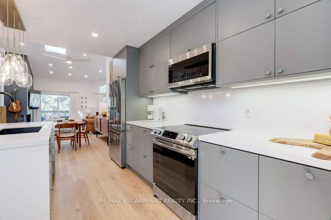 308 - 1210 Thorpe Rd, Condo with 3 bedrooms, 2 bathrooms and 1 parking in Burlington ON | Image 8