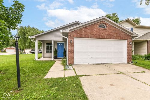 652 Meadows Edge Ln, Indianapolis, IN, 46217-5351 | Card Image