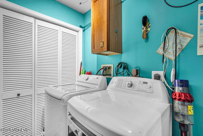 Washer & Dryer located on the first floor | Image 19