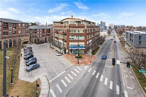 apt-305-2929 Mcgee Trfy, Kansas City, MO, 64108-3244 | Card Image