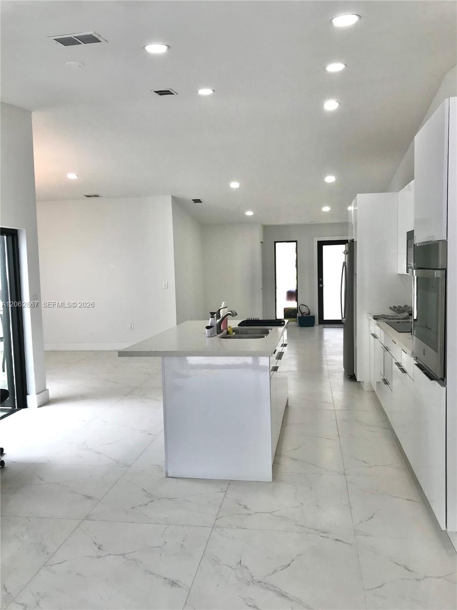 Residential Lease in Hialeah 4