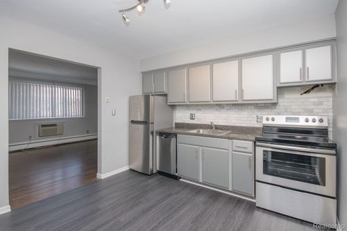 apt-14-629 W Maple Rd, Clawson, MI, 48017-1193 | Card Image