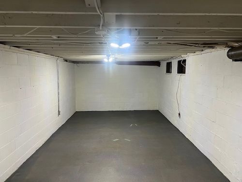 1212 2nd Ave S, Clinton, IA, 52732-5466 | Card Image